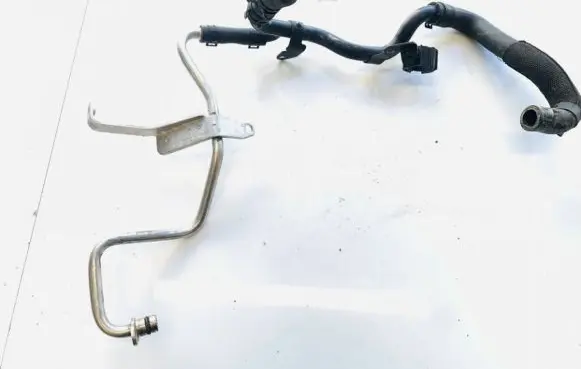 Volkswagen PASSAT B6 Engine coolant pipe/hose 03c121469d 1k0121095