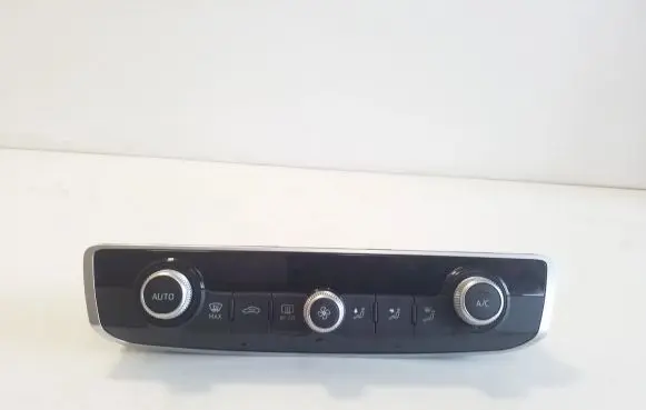 Audi Q3 F3 Climate control unit 83A820043R