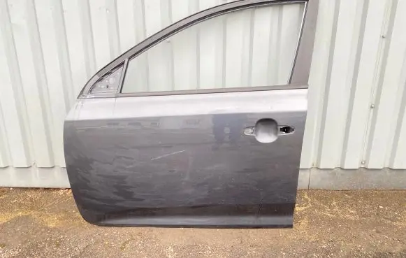 KIA Ceed Front door
