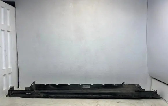 BMW X6 M Front sill (body part) 51778737087