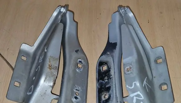 Cadillac SRX Engine bonnet/hood hinges 25757171 25757172