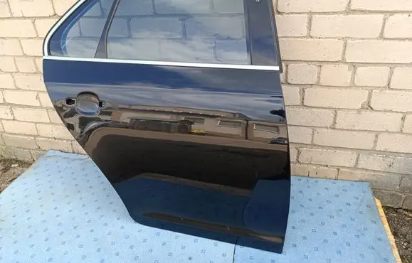 Volkswagen Jetta V Rear door