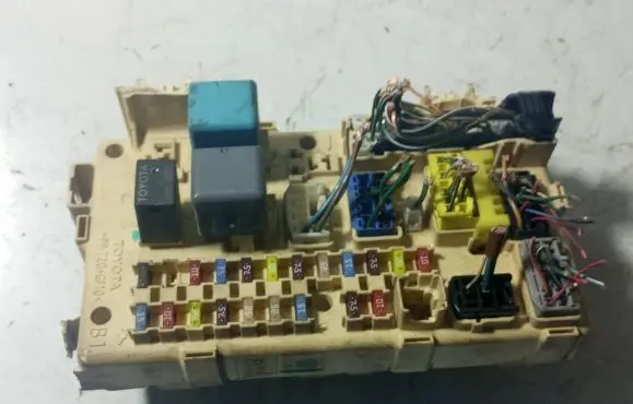 Toyota Avensis T250 Fuse module 82641CA010F