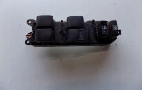 Toyota RAV 4 (XA30) Tailgate/trunk/boot open switch 8616fregwer9