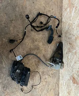 BMW X6 F16 Front door lock 7281938 18283810