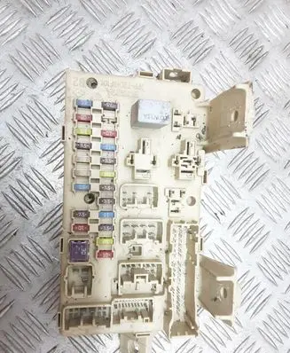 Toyota Corolla Verso AR10 Fuse module 892210F020