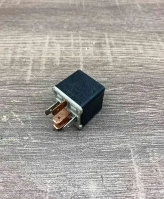 Volkswagen PASSAT B4 Other relay 4RA00351073 9130269