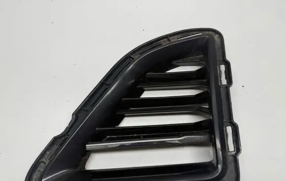 Chevrolet Camaro Front fog light trim/grill 23158570