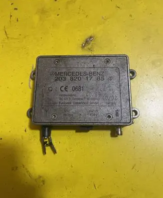 Mercedes-Benz E W211 Aerial antenna amplifier 2038201785
