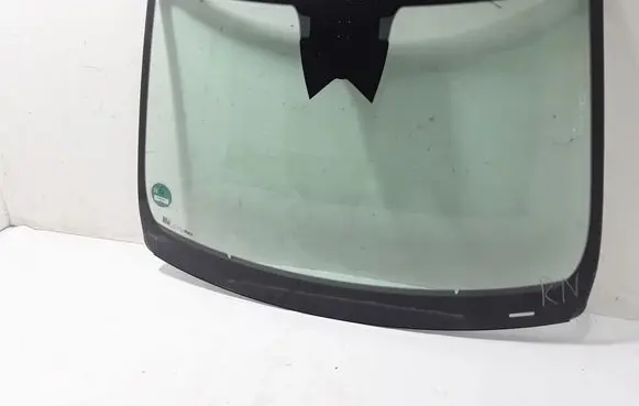 Renault Clio V Front windscreen/windshield window 727129027R