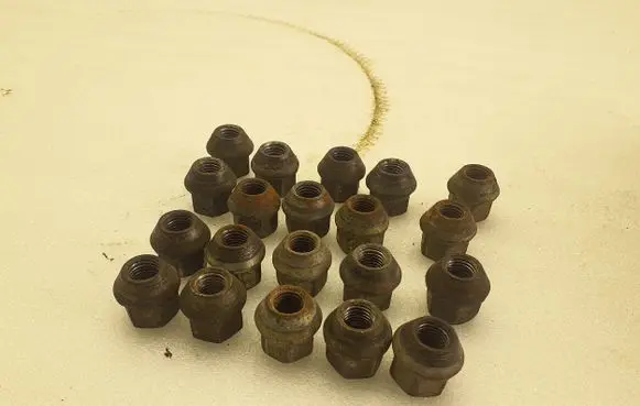 Hummer H3 Wheel nut cap/cover 