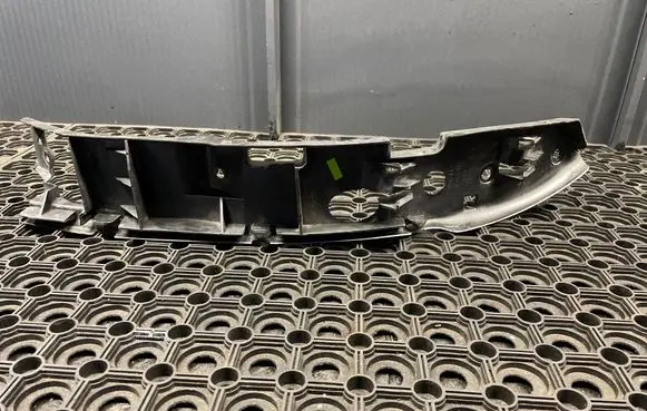 Volkswagen Touareg I Front bumper mounting bracket 7L6807184A