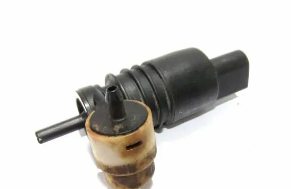 Volkswagen PASSAT B5.5 Windscreen/windshield washer pump