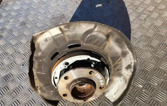 Rear wheel hub