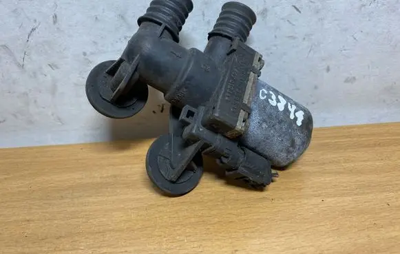 BMW 5 E39 Other engine bay part 8369805 C3841