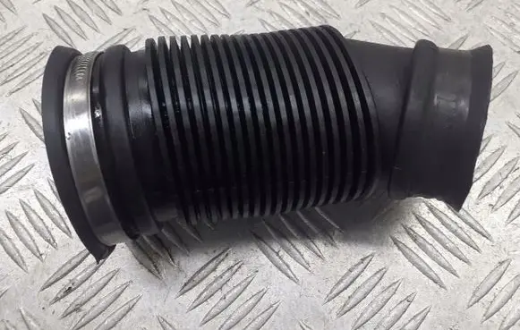 Opel Zafira B Air intake hose/pipe 55355563