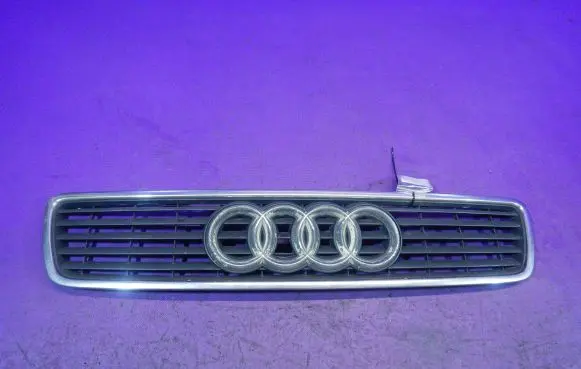 Audi A4 S4 B5 8D Front bumper upper radiator grill 8D0853651J