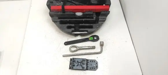 Mercedes-Benz GL X164 Tool set A1648901614