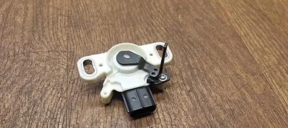 Lexus RX 450H Brake pedal sensor switch 8951020041