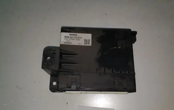 Toyota Avensis T270 Climate control unit 8865005251