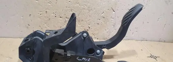 Renault Captur II Brake pedal 180100879R