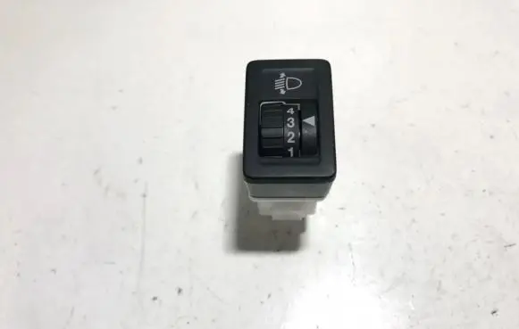 Suzuki Grand Vitara II Headlight level height control switch