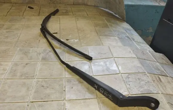Peugeot 407 Front wiper blade arm