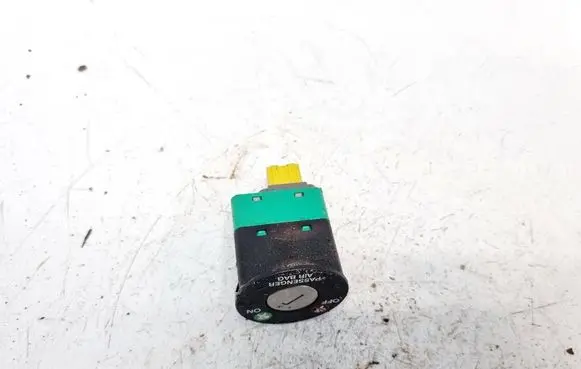 Hyundai Santa Fe Passenger airbag on/off switch 