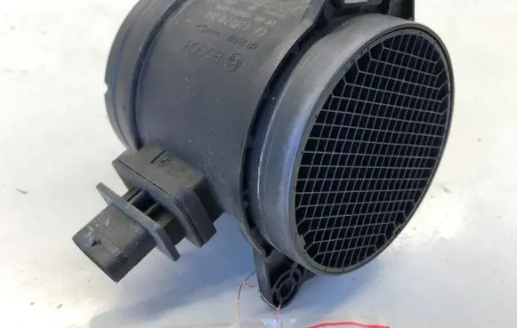 Volkswagen Touareg II Mass air flow meter 03H906461A