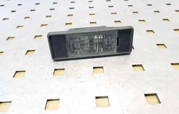 Nissan Note (E11) Number plate light