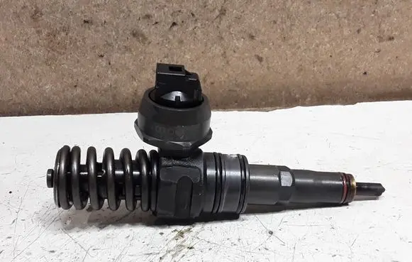 Skoda Fabia Mk2 (5J) Fuel injector 038130073BP 0414720314