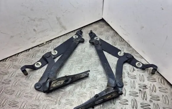 Audi A4 S4 B7 8E 8H Tailgate/trunk/boot hinge 8H0827302A 8H0827301A