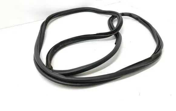 Trunk rubber seal (body)