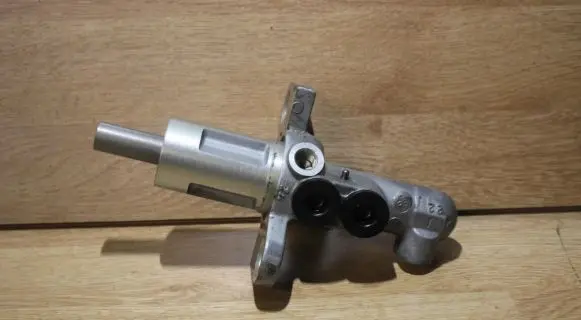 Audi A3 S3 8P Master brake cylinder