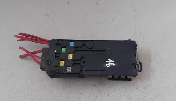 Mercedes-Benz E W211 Fuse module E0000031 013948411