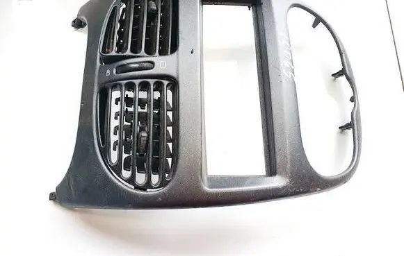 Peugeot 206 Dash center air vent grill 8290ind