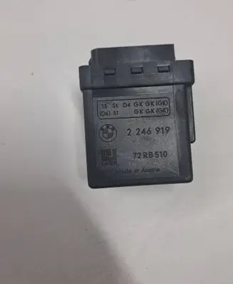 BMW 5 E39 Glow plug pre-heat relay 2246919