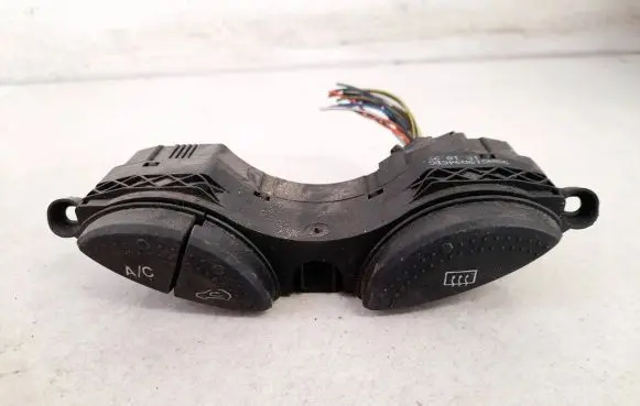 Ford Focus Windscreen/window heater switch 98ag19a945bg