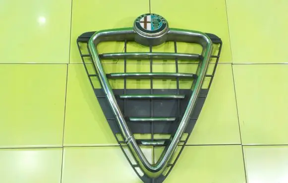 Alfa Romeo Giulietta Front bumper upper radiator grill 156085889 17AB136