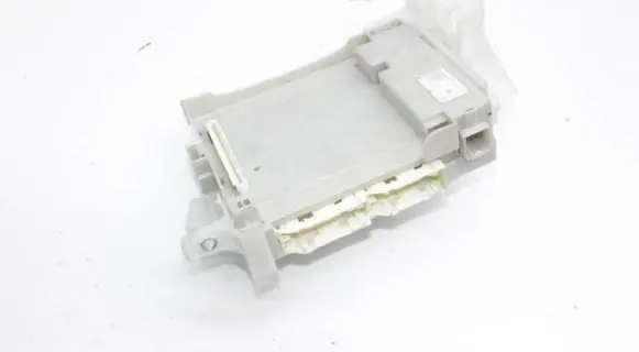 Toyota Auris 150 Central body control module 8273012T80