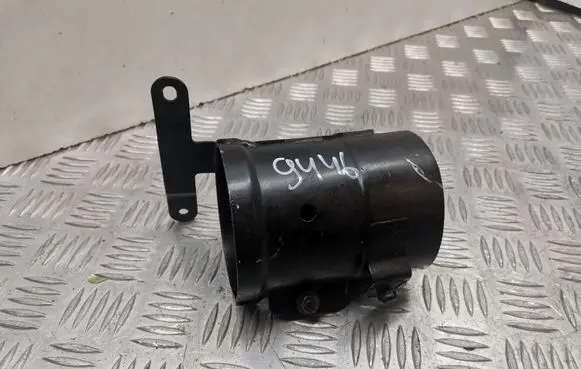 Audi A4 S4 B7 8E 8H Fuel filter bracket/mount holder 8E0201987J