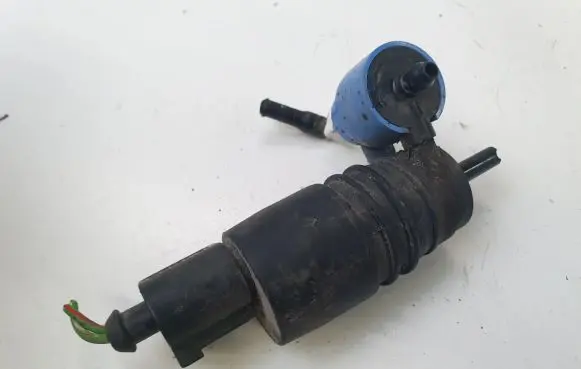 Volkswagen PASSAT B6 Windscreen/windshield washer pump