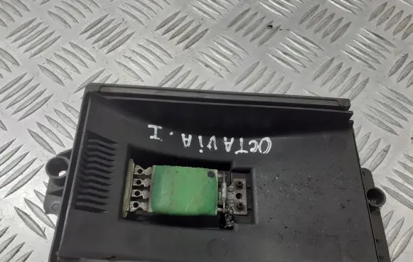 Skoda Octavia Mk1 (1U) Heater blower fan relay 1C0945511A