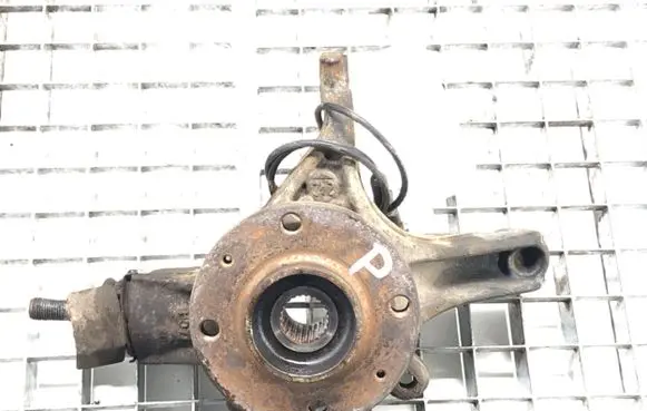 Peugeot 5008 Front wheel hub spindle knuckle