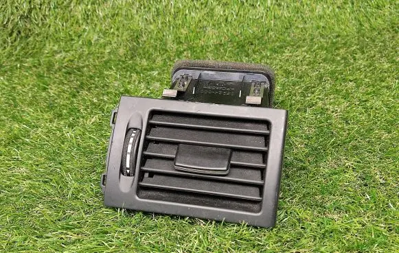 Mercedes-Benz C W204 Dashboard side air vent grill/cover trim A2048301454