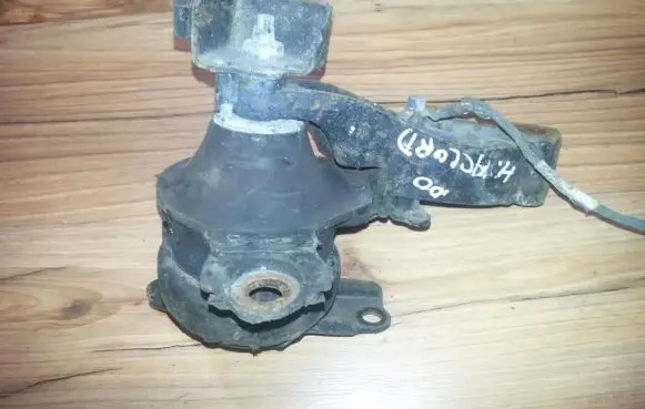 Honda Accord Engine mount bracket