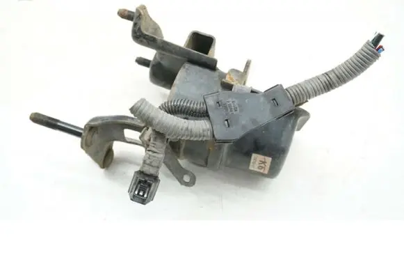 Engine mount vacuum valve