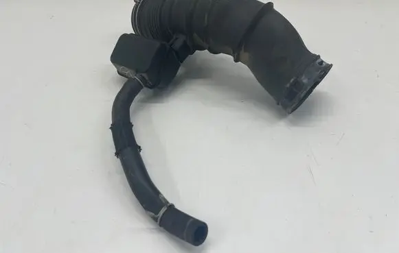 Lexus ES 250 - 300 - 330 Air intake duct part 1788025020 1789325010