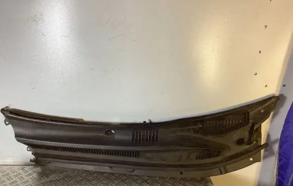 Toyota RAV 4 (XA20) Wiper trim 5570842110 5578142040 5570842130