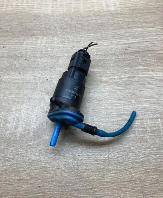 Mercedes-Benz E W210 Windscreen/windshield washer pump 2108691021